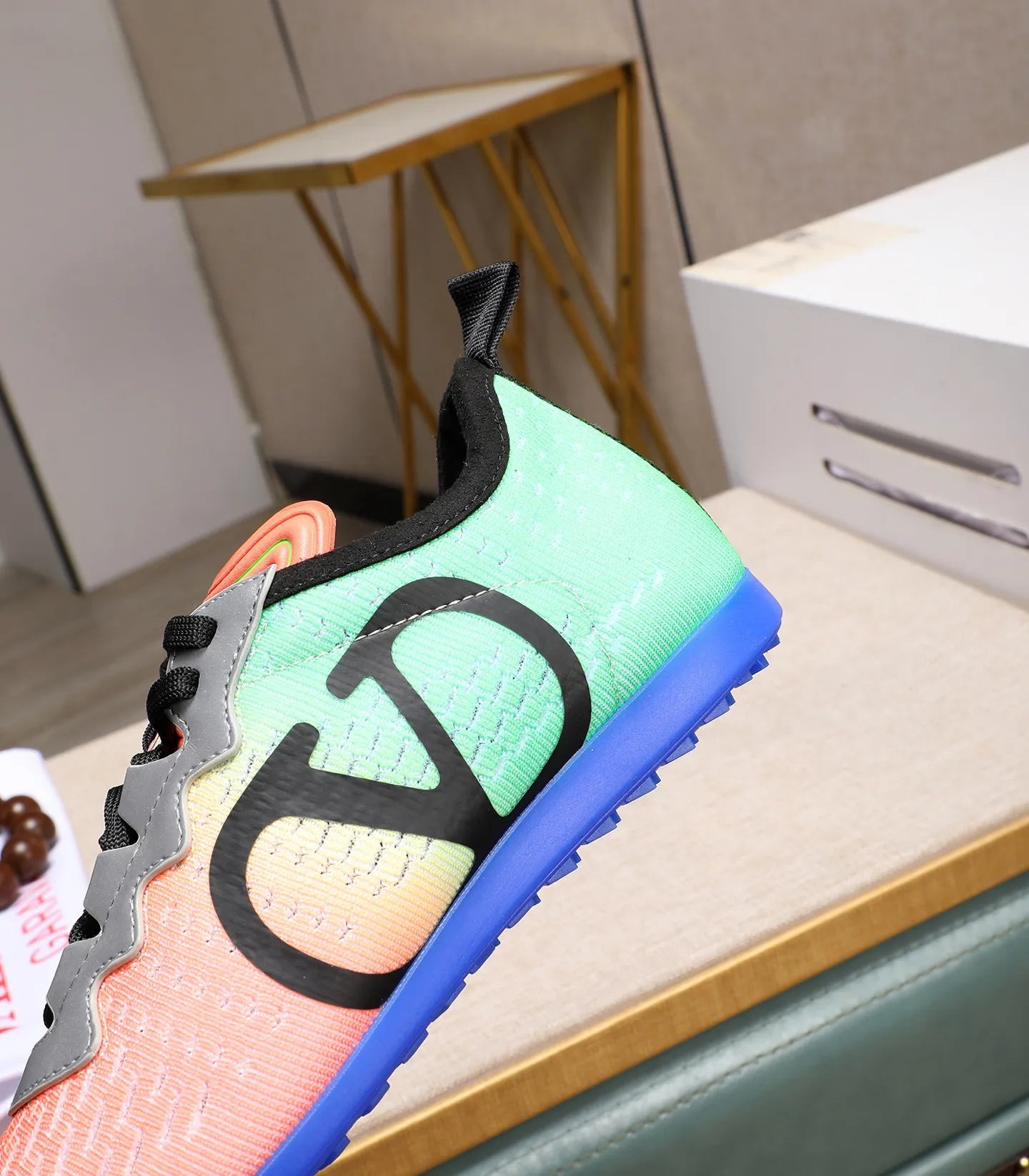Men's Men's Shoes 💰620 VALENTINO 🌹🌹🌹2025 Valentino's latest spring sneakers! The counter 🔥 recommends RUNBOOT, which is lightweight and comfortable. It has a multi-functional design that integrates blue sneakers, running shoes, and fashionable sneakers to create a cool on-foot effect. ♥️♥️Fashionable sneakers that are sought after by many popular celebrities and fashion influencers♥️♥️. 👉All-round original 1:1 high-end production 👉Fabrics: Two options: delicate, soft and comfortable eyelet lambskin and high-end technical fabrics 👍Super soft suede special lining inside 👍Outsole wear-resistant TPU material 👍Full set of original counter packaging